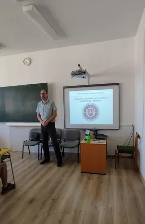 Prednáška problematiky Obchodovania s ľuďmi so žiakmi rajeckého gymnázia.  (3)