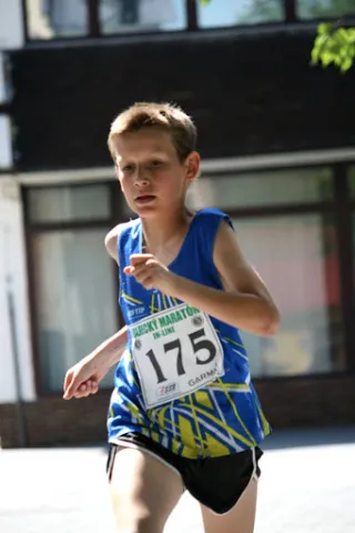 Bežec na dlhé trate Vratko Šimek - Beh rajeckým rínkom; foto Maratón klub Rajec