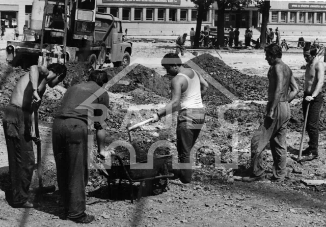 Rajecké námestie - rekonštrukcia v roku 1974  (1)