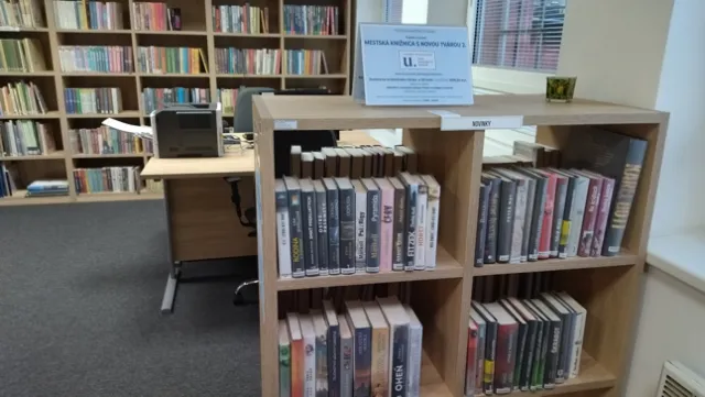 Projekt - Mestská knižnica s novou tvárou 2 (propagacia a označenie kníh logom FPU) (8)