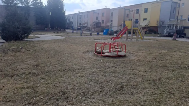 Porovnanie stavu pred realizáciu a po realizácii projektu „Stavebné úpravy detského ihriska na Haškovej ulici v Rajci“_003