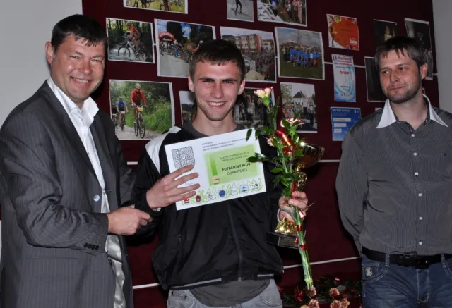 Najlepší športový kolektív - Futbalový klub - dorastenci; zadorastencov ocenenie prevzal Róbert Židek