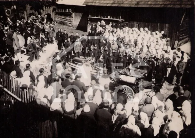 Posviacka hasičskej striekačky v Zbýňove; ( v Rajci od 1933 do X-1937)