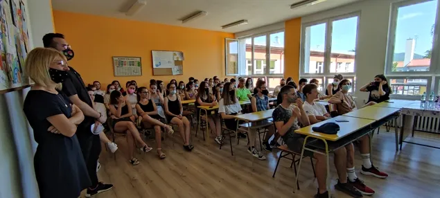Prednáška problematiky Obchodovania s ľuďmi so žiakmi rajeckého gymnázia.  (1)